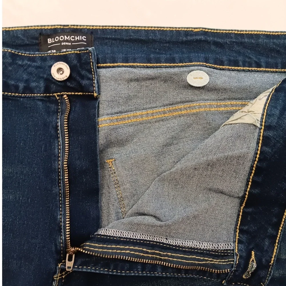 Bloomchic Womens Plus Size 28 Dark Wash Flare Leg Stretch Denim Jeans High Rise - Picture 9 of 15